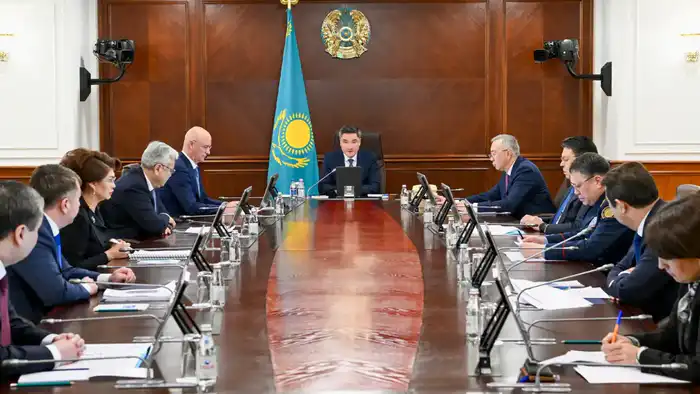 Олжас Бектенов обсуждает новую Конституцию в Алматы Астане