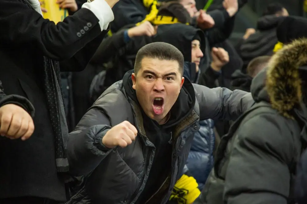 Масштабную патриотическую акцию в поддержку конституционных реформ провели во время футбольного матча в Астане (6)