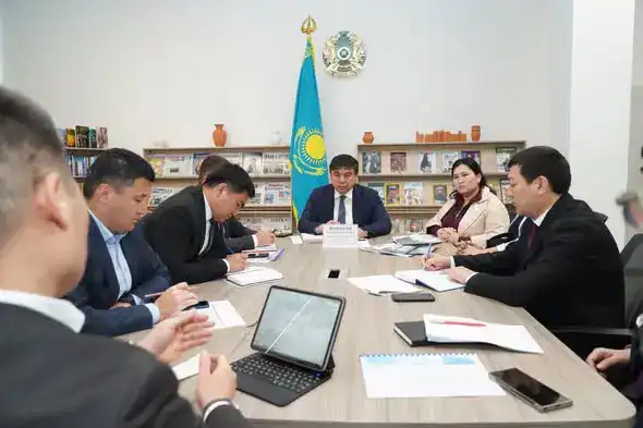 ПЕРВЫЙ ЗАМЕСТИТЕЛЬ АКИМА ТУРКЕСТАНСКОЙ ОБЛАСТИ ВЫСЛУШАЛ ОБРАЩЕНИЯ ЖИТЕЛЕЙ (3)