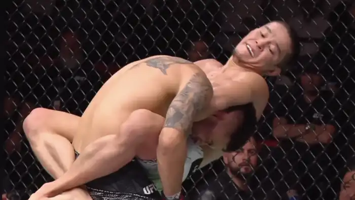 Казахстанский боец UFC Асу Алмабаев снялся с главного боя вечера: влияние травм на карьеру спортсменов и общественное восприятие здоровья атлетов Астане