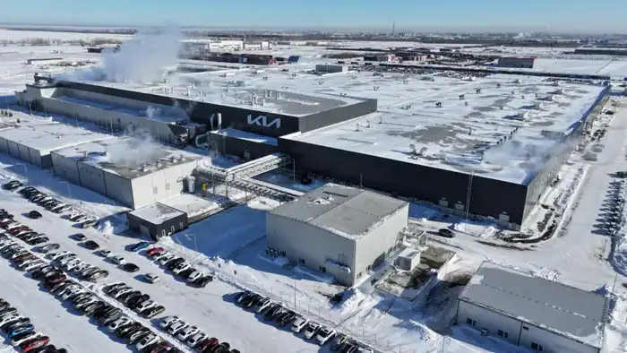 Работники завода Kia Qazaqstan поддерживают инициативу по новой Конституции в контексте социально-экономического развития региона Астане