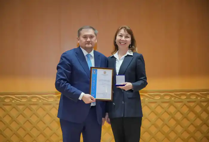 В Алматы наградили лучших представителей науки и высшего образования (10)