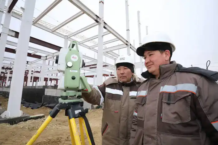 Нурдаулет Килыбай проверил этапы строительства нового вокзала в Мунайлинском районе Астане