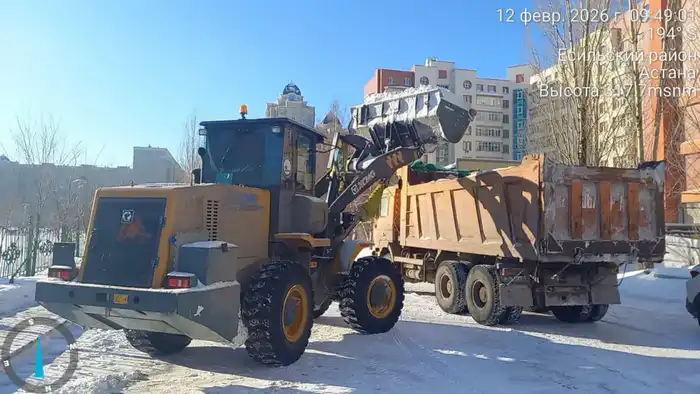 Коммунальные службы Астаны усиливают работу по уборке снега с привлечением почти 2000 единиц спецтехники Астане