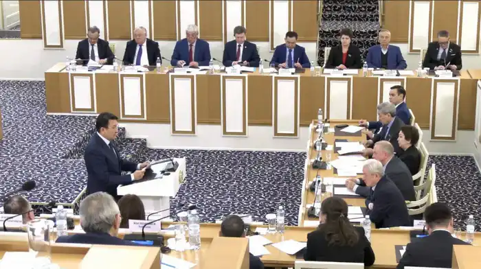 Шалкар Байбеков подчеркивает международные приоритеты в области образования, культуры и экологии на заседании Комиссии по конституционной реформе Астане