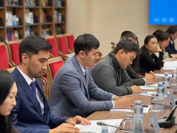 Государственные символы и Конституция Казахстана Астане