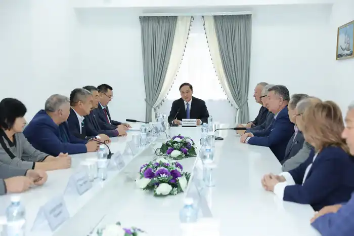 Ербол Карашукеев встретился с ветеранами Жамбылской области (7)