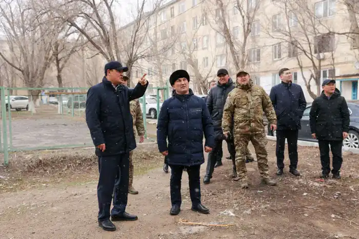 Ербол Қарашөкеев Жаңатас қаласындағы қатты желден зардап шеккен нысандарды аралады (10)