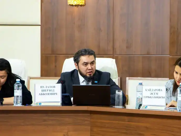 Члены научно-экспертного совета АНК обсудили проект Конституции (2)