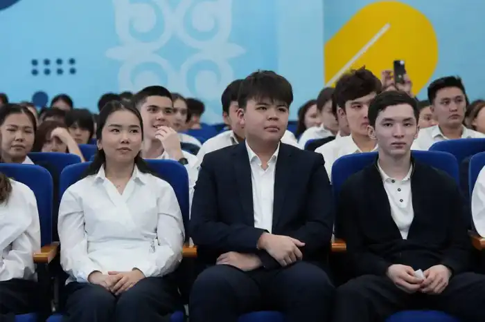 Школьники и студенты колледжей Астаны, Павлодарской, Восточно-Казахстанской областей и области Абай приняли участие в экочасе на тему водосбережения «Экономь воду – сохраняй будущее!» (3)