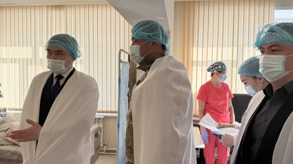 Глава МЧС посетил пострадавших и поручил обеспечить всестороннюю помощь (6)