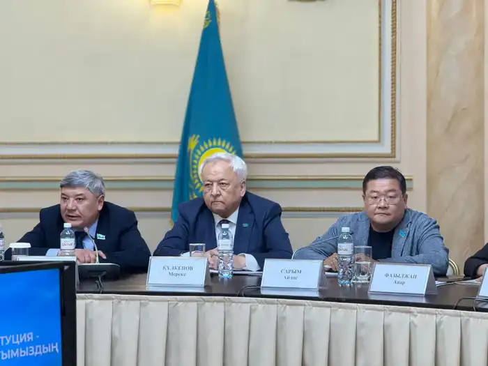 Обсуждение проекта новой Конституции на заседании Союза писателей Казахстана Астане