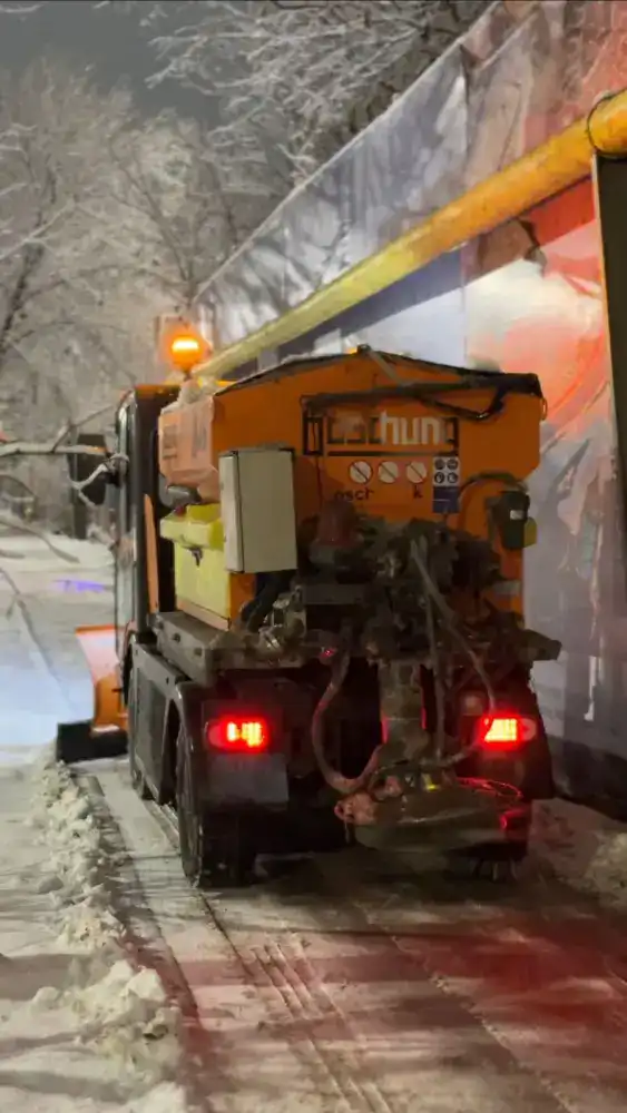 Эффективность уборки снега в Алматы: более 2 тыс. рабочих и 1,3 тыс. единиц техники обеспечивают круглосуточную работу Астане