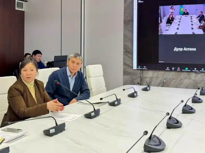 Айдарбек Сапаров провел прием граждан по вопросам поддержки сельхозпереработки и земельных отношений Астане