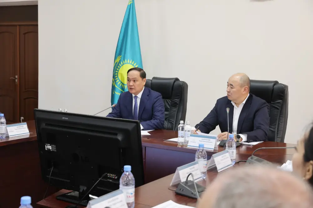 Встреча Ербола Карашукеева с Канатом Шарлапаевым обсуждение развития предпринимательства в Жамбылской области Астане