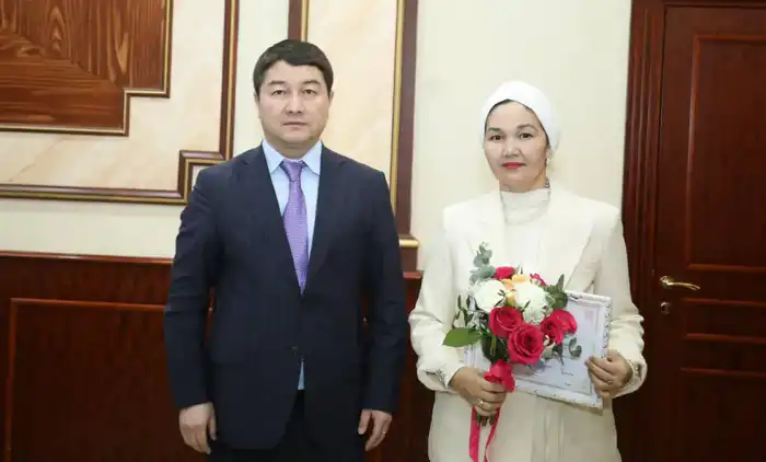 Аким Мангистауской области обсудил конституционные реформы РК с представителями культуры и СМИ (3)