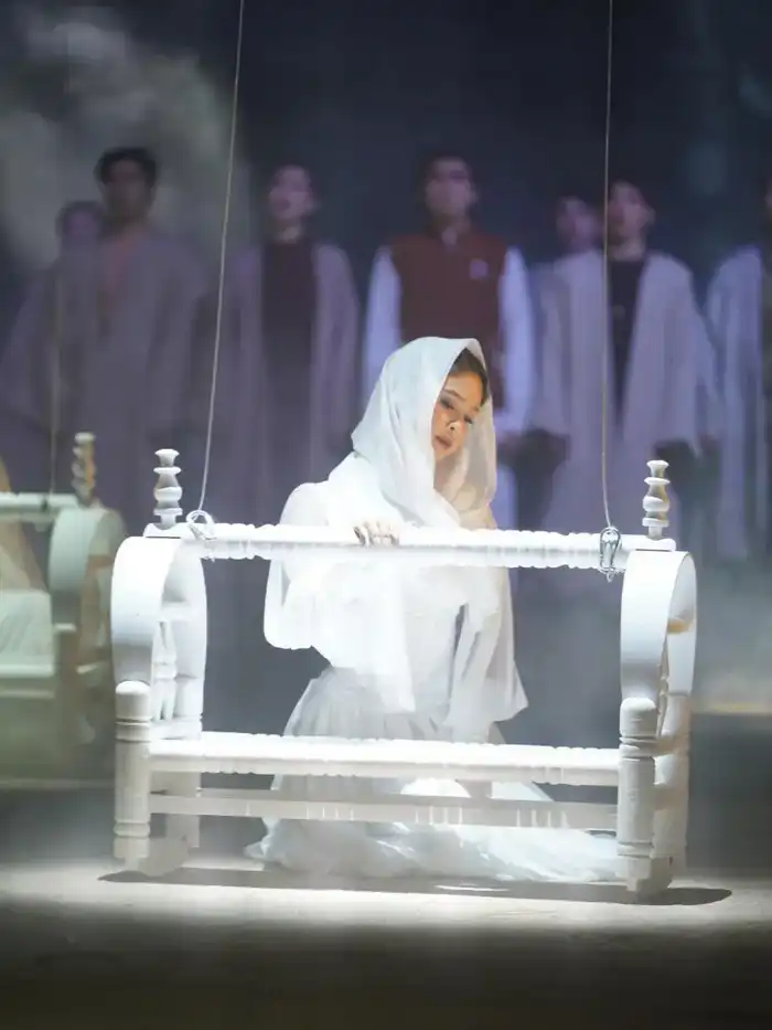 Премьера спектакля "Пейіш" в Туркестанском театре: исследование тем милосердия и веры Астане