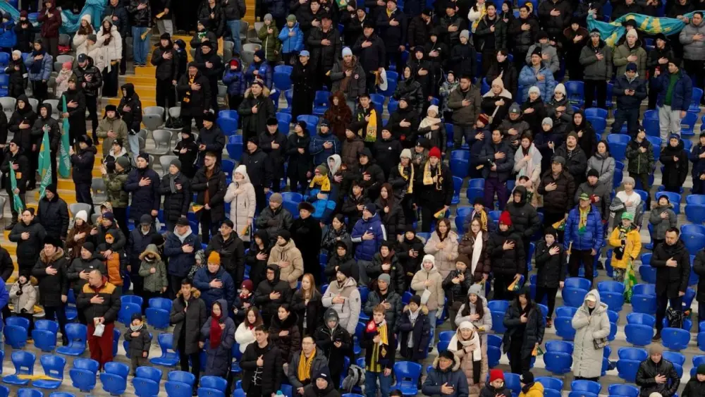 Масштабную патриотическую акцию в поддержку конституционных реформ провели во время футбольного матча в Астане (4)