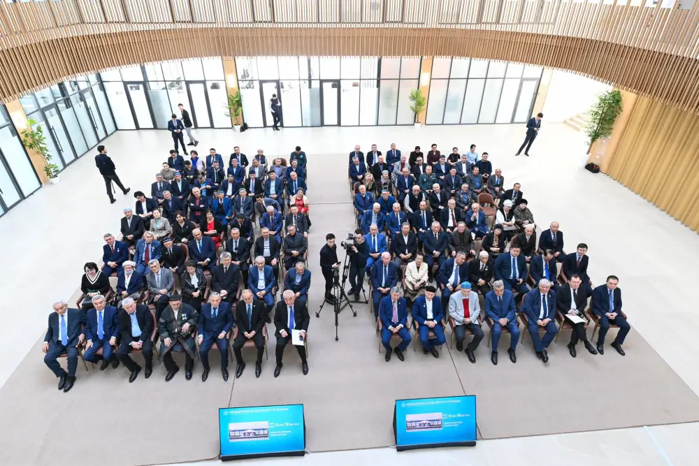 Обсуждение конституционной реформы на встрече акима области с ветеранами и интеллигенцией Астане