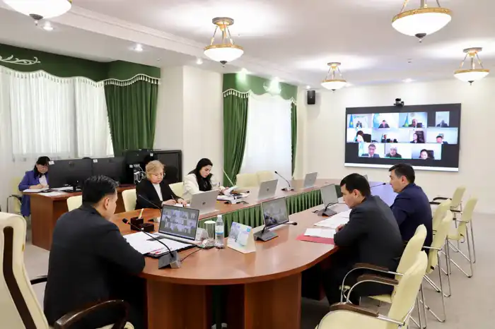 Министр труда Аскарбек Ертаев выслушал гражданские проблемы в общественной приемной партии «Аманат» Астане