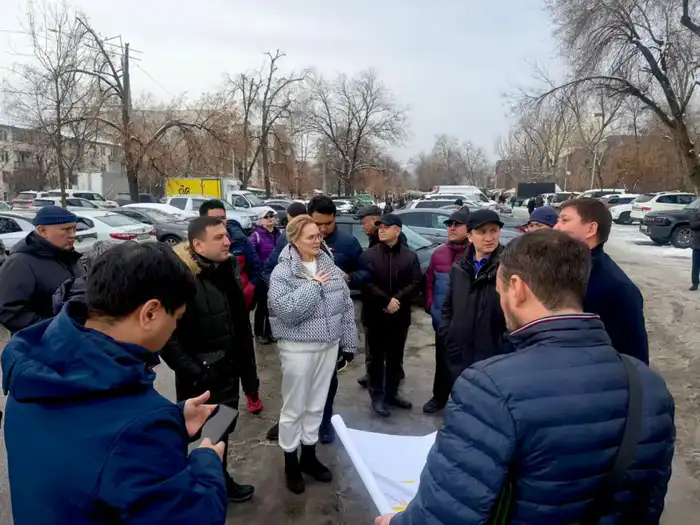 Заместитель акима Алматы проверил подготовку к расширению городских ярмарок и модернизации социальных павильонов (3)