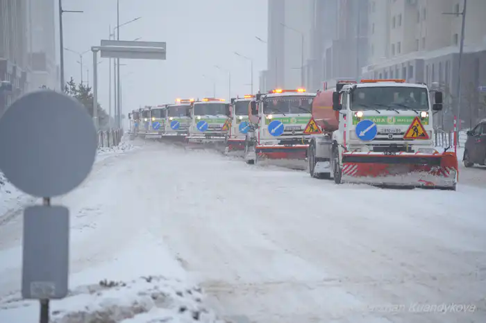 Астана снег метель