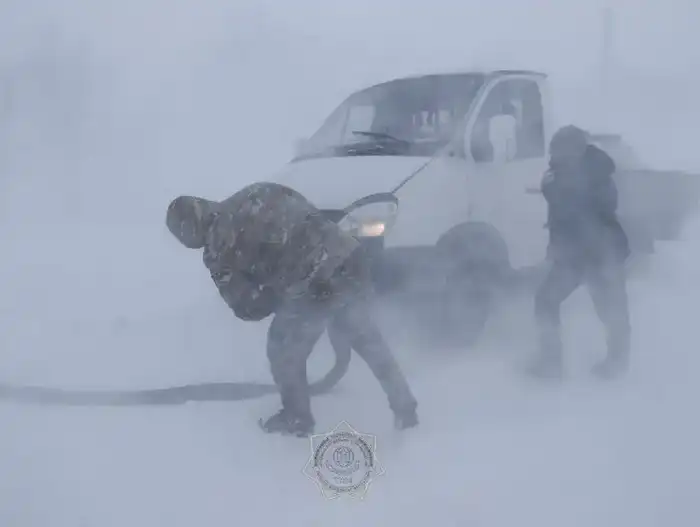 Спасатели МЧС Казахстана за прошедшие семь суток из снежных заносов спасли и эвакуировали 96 человек (2)