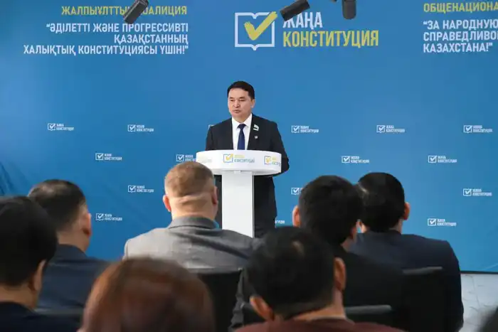 Диалог с молодёжью в Казахстане: обсуждение новой Конституции и её влияние на цифровые права Астане