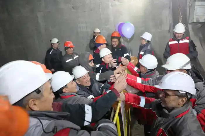 В Алматы завершена пробивка тоннелей до новой станции метро (3)