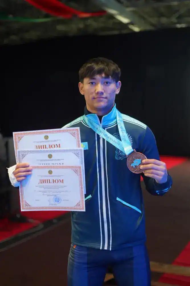 Туркестанские тяжелоатлеты завоевали 5 медалей на чемпионате РК в Шымкенте Астане