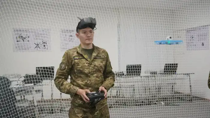 Казахстанский призер чемпионата мира по конькобежному спорту проходит срочную службу в Алматинском гарнизоне (3)