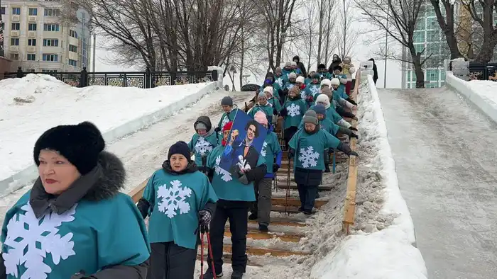 «Снежинка»: в Астане для пенсионеров провели открытый урок по скандинавской ходьбе (5)