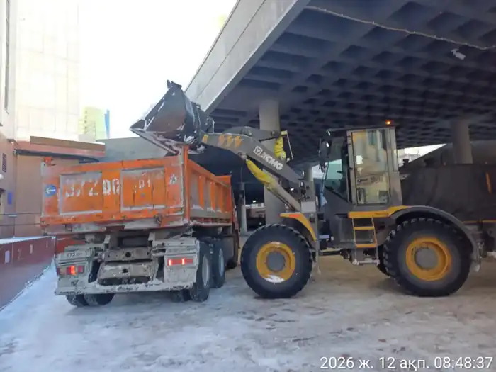 Около двух тысяч единиц спецтехники задействованы в снегоуборочных работах в Астане (4)