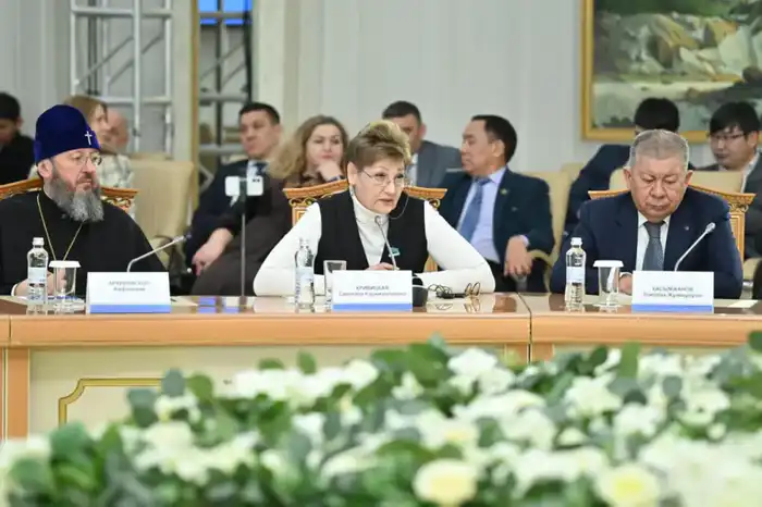 Председатель Сената Парламента Маулен Ашимбаев на встречах с жителями ВКО разъяснил значение новой Конституции (5)