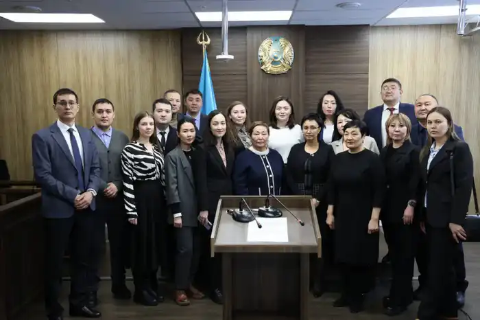 Магистранты Академии правосудия при Высшем Судебном Совете посетили Специализированный межрайонный суд по уголовным делам города Астаны (10)