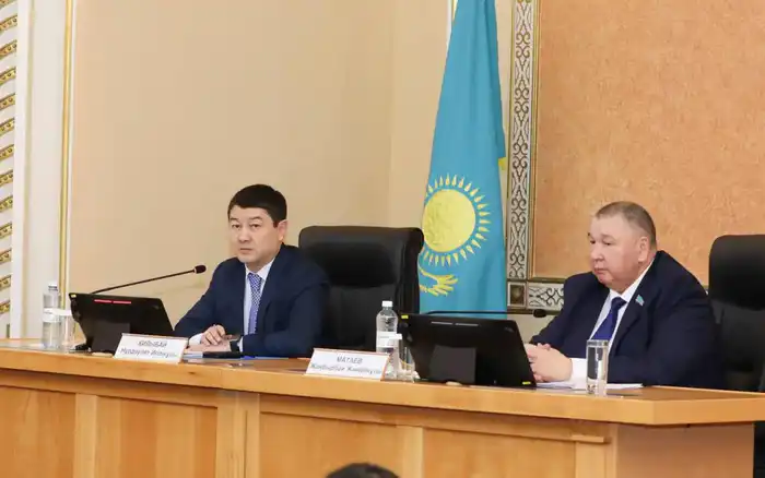 На сессии маслихата обсудили планы развития региона (2)