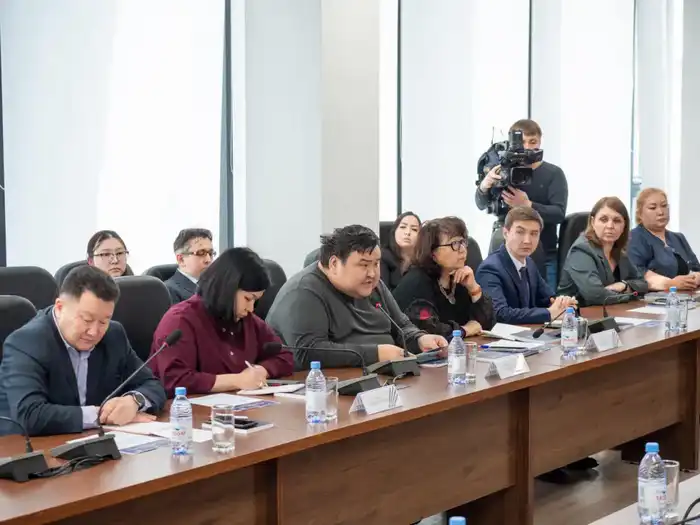 Экспертный клуб 'Sarap' в Астане обсудил научно-технологический суверенитет в контексте новой Конституции Астане