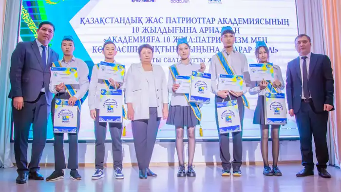 Школьники из Караганды успешно защитили проект на республиканской конференции академии «Жас патриоттар» Астане