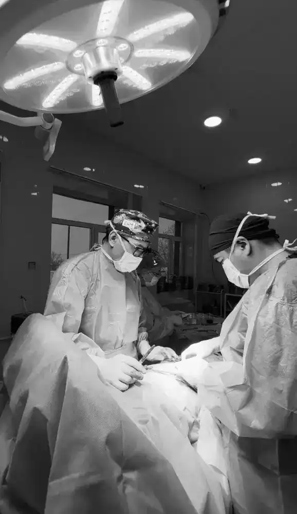 В Жаксынском районе врачи успешно провели операцию пострадавшему под трактором Астане