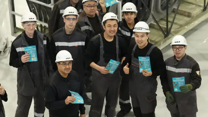 Работники завода Kia Qazaqstan поддерживают проект новой Конституции: встреча с Акимом Костанайской области Кумаром Аксакаловым Астане