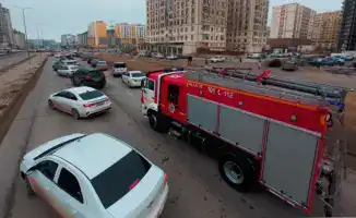 Эксперимент в Актау: водители реагируют на пожарные автомобили в рамках акции 'Жол бер!'