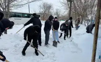 В Костанае волонтеры провели акцию по помощи пенсионерам и людям с ограниченными возможностями в зимний период