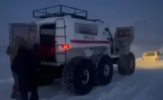 Спасатели на передовой: 87 человек и 10 автомобилей вытащены из снежных заносов за сутки