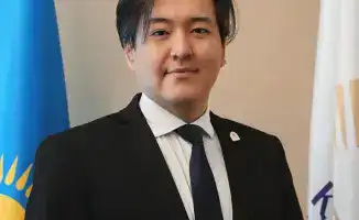 Айқожа Әбсадықов назначен директором департамента инвестиционной политики Министерства просвещения РК с акцентом на развитие инфраструктуры и международного сотрудничества