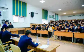 Учебный судебный процесс о сталкинге: студенты Университета Есиль изучают правовые последствия и защиту жертв