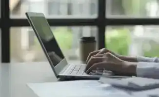 Образование как ключ: 15,7 тыс. казахстанцев открыли новые двери на платформе Skills Enbek