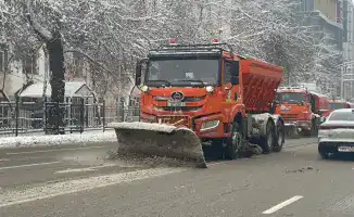 Алматы очищает свои улицы от снежного покрова: 4050 рабочих и 1250 единиц техники на страже зимней чистоты