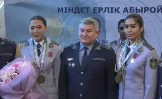 Команда Tomiris празднует победу на международном турнире UAE SWAT Challenge в Алматы