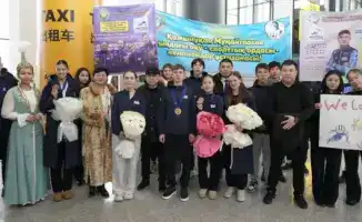 Призеры чемпионата мира по шорт-треку среди юниоров встретили в аэропорту Астаны