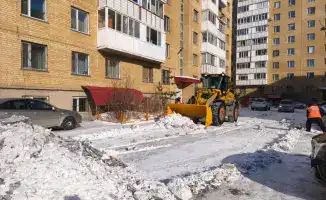 В Астане активно работают более 3 100 дорожных рабочих и 1 600 единиц спецтехники по уборке снега